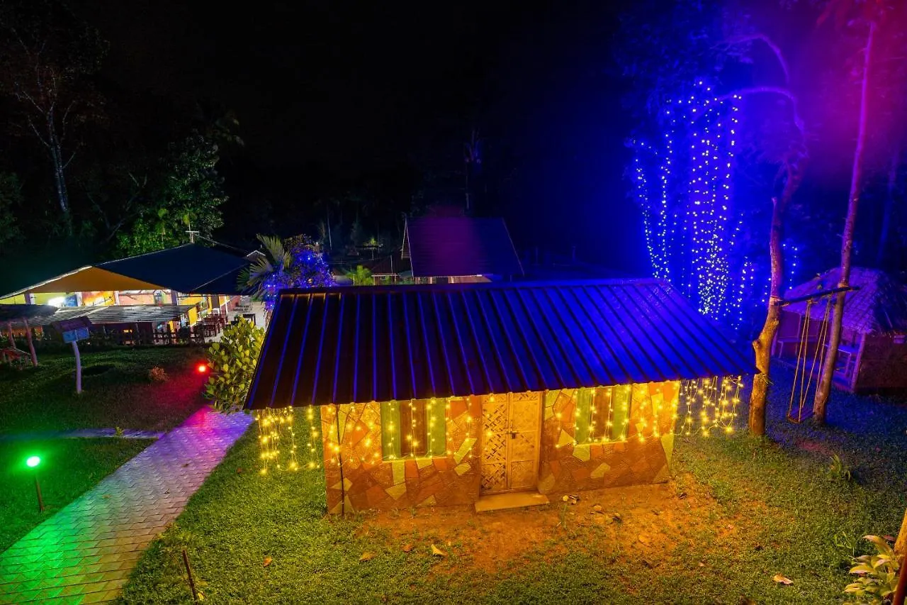 Курортный комплекс Budgies Cottage Thattakad Индия